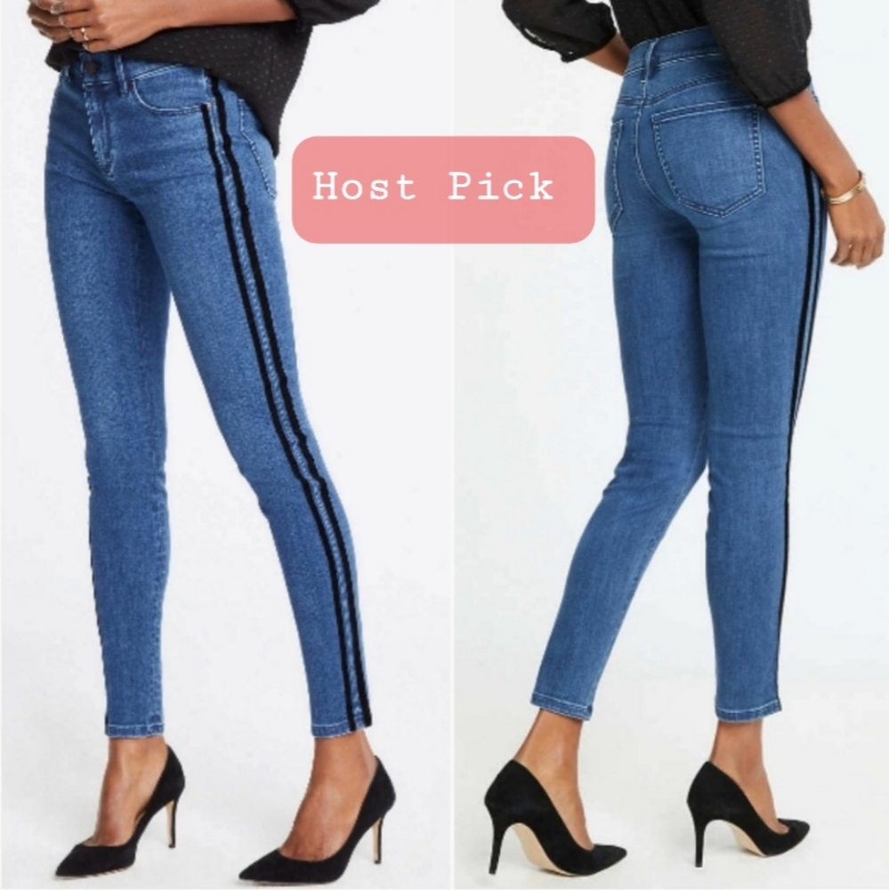 Skinny jeans with velvet stripes